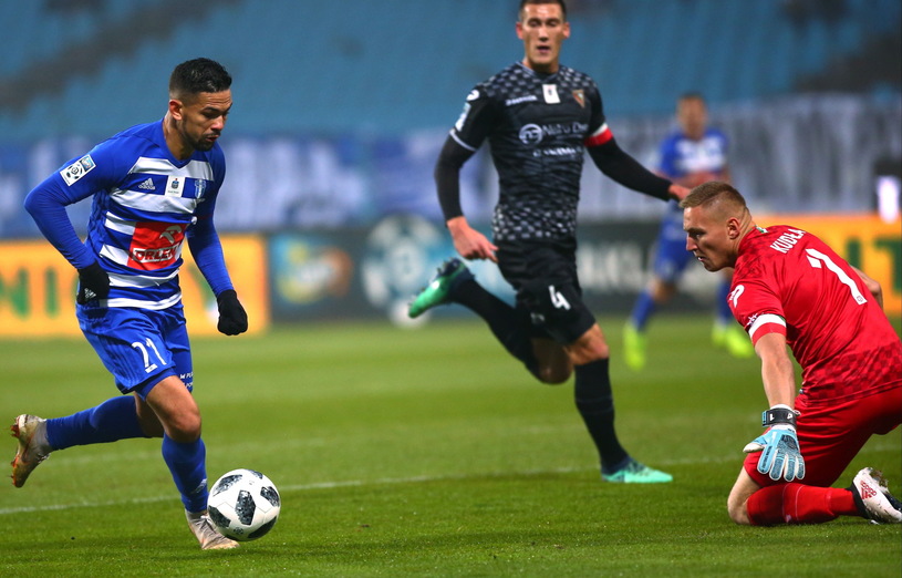 0007PN7AOXNKSB73 C122 F4